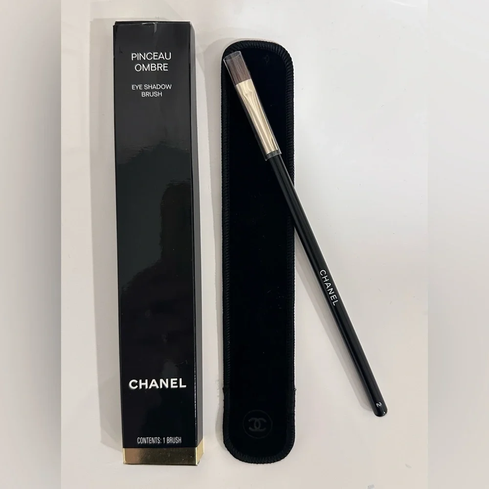 Brand New in Box Chanel Eye Shadow Brush No. 2 - Picture 2 of 5